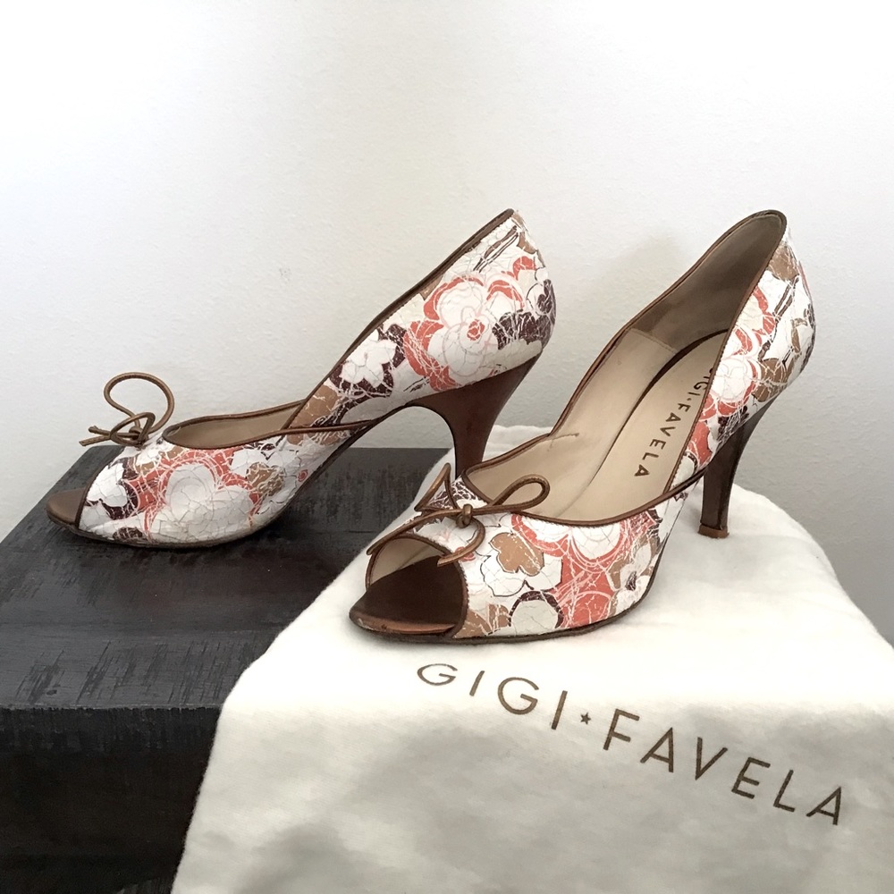 GiGi Favella Tia orange and gold floral peep toe 3.5” heel.